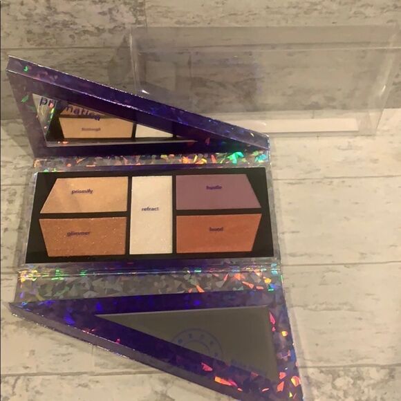 BECCA Cosmetics
BECCA x Barbie Ferreira Prismatica - Picture 2 of 5